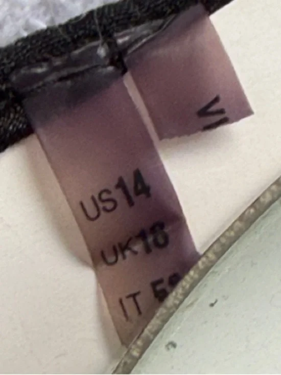 Tahari Black Textured Pencil Skirt Size 14 Croc Embossed Lined Classic Workwear - Picture 11 of 16